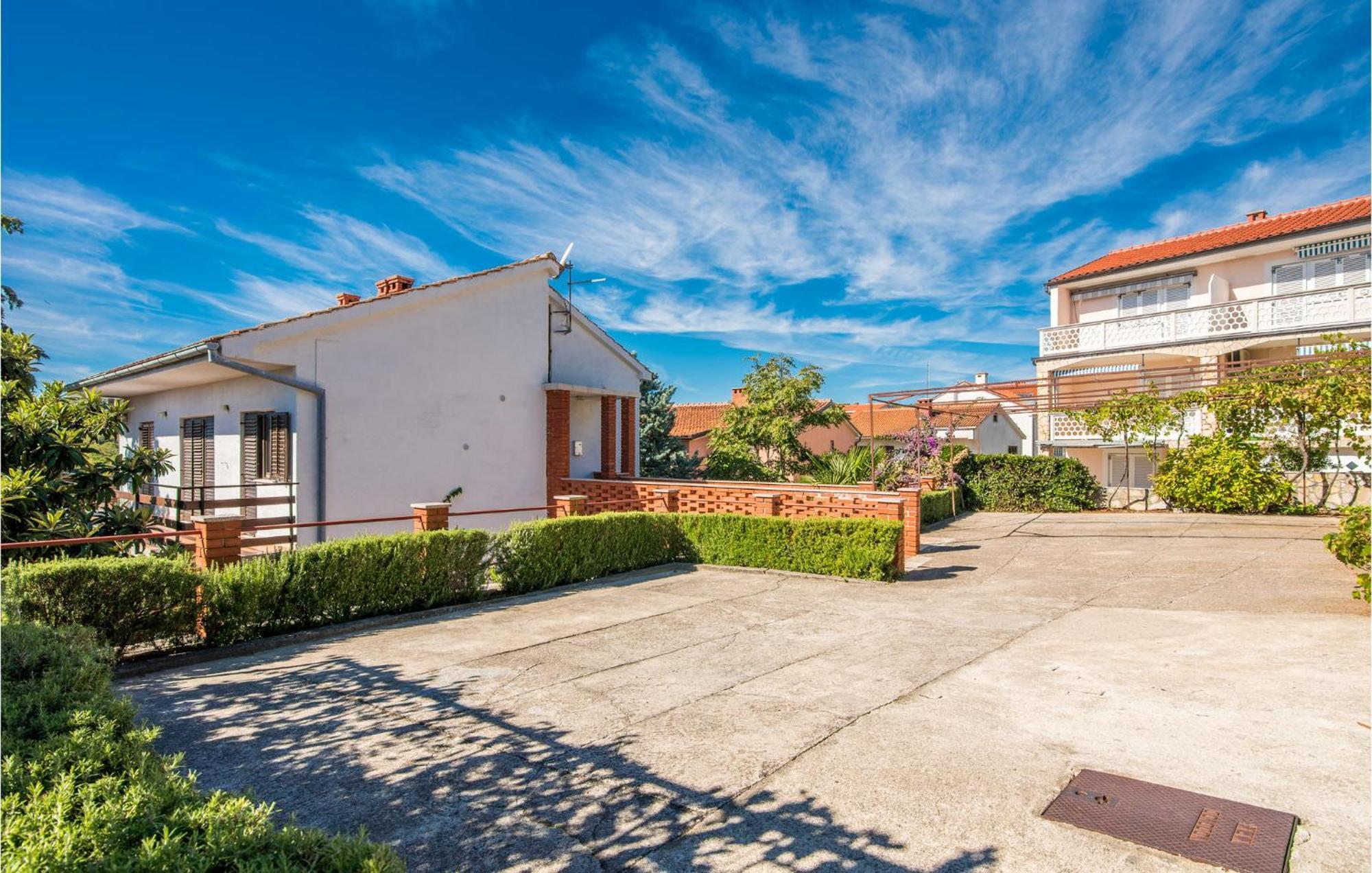 3 Bedroom Nice Apartment In Krk Krk Town Exterior photo
