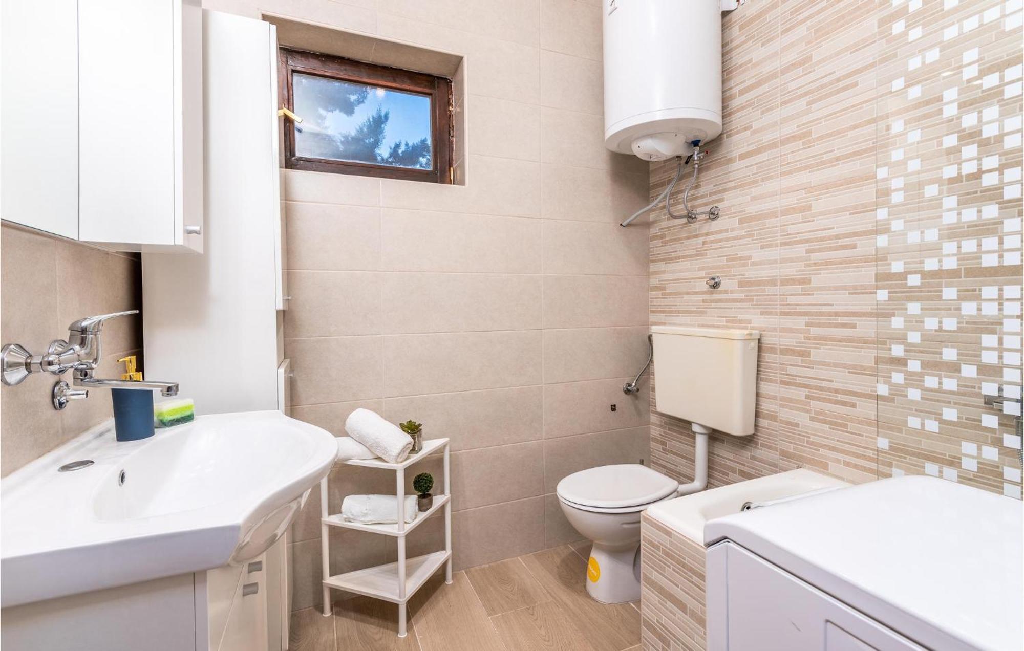 3 Bedroom Nice Apartment In Krk Krk Town Exterior photo